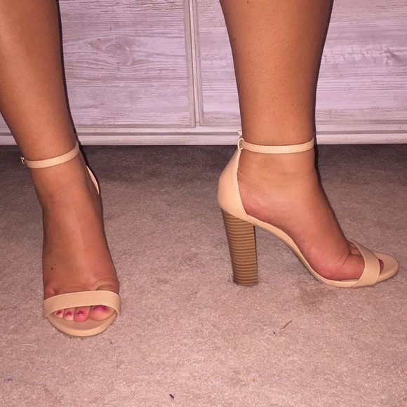 5 1/2 and can pick size 6 comfortably! - Picture 3 of 5